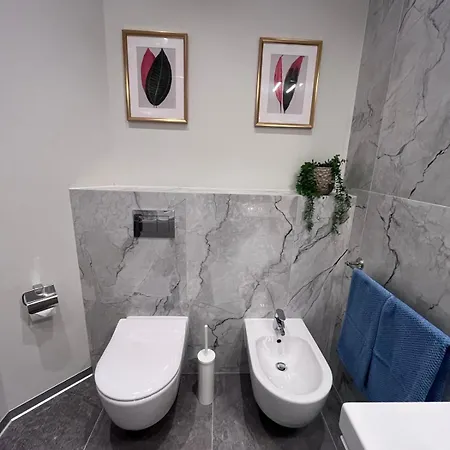 Old Great Location & View - Luxury 2bdr 80m2 Ρίγα